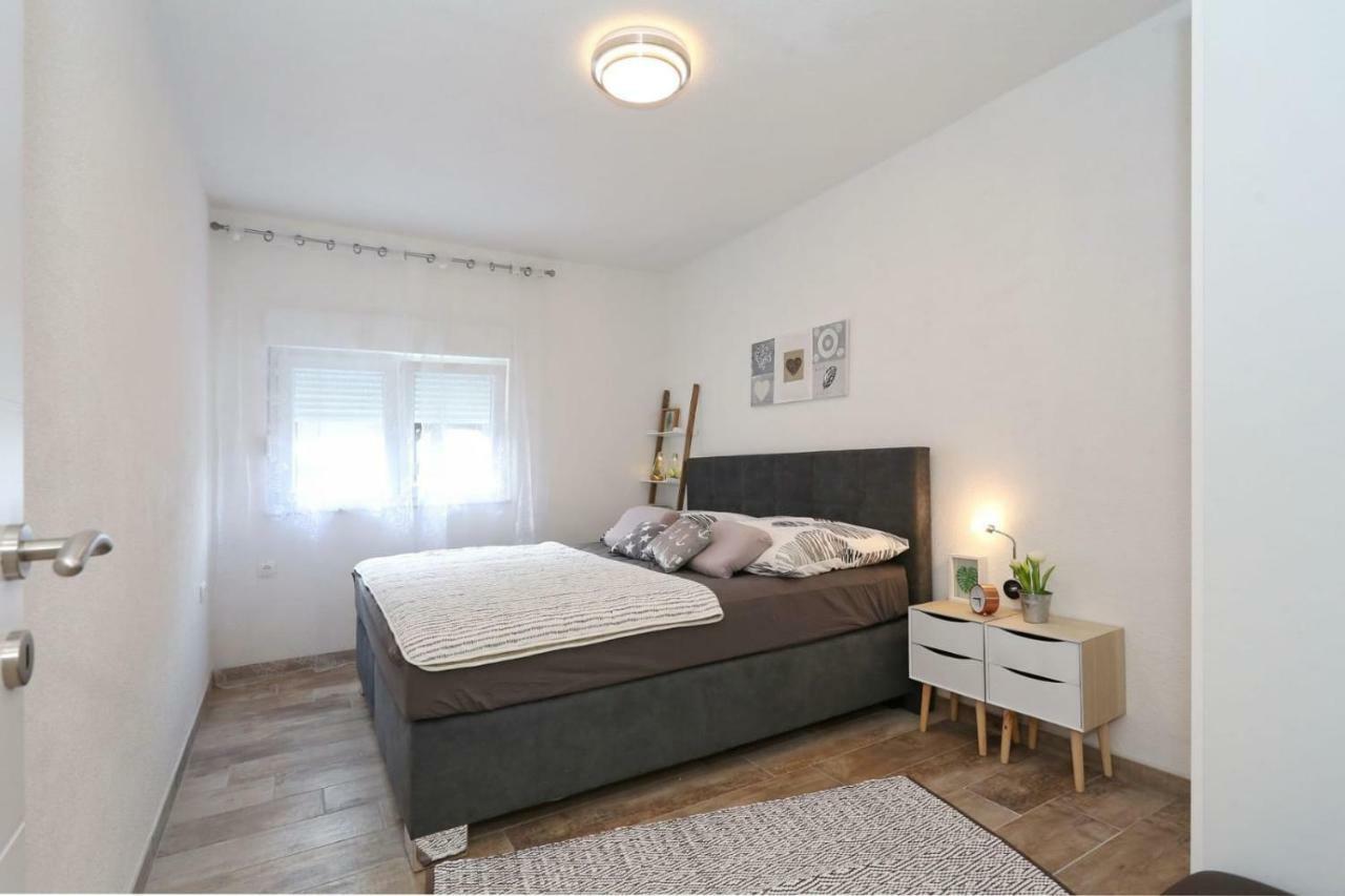 Appartamento Malu Vir Esterno foto
